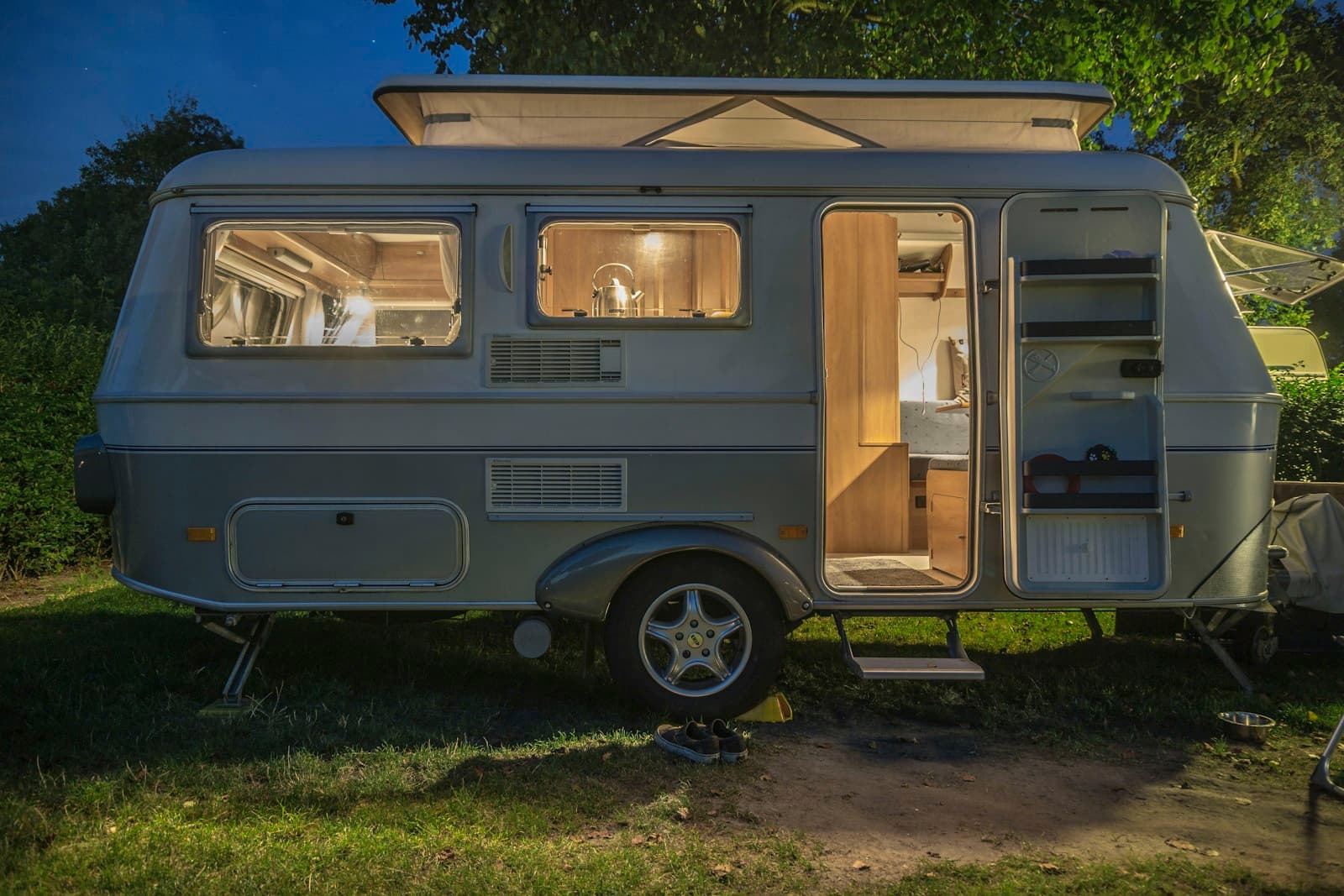Towing a Travel Trailer: The Basics Nobody Explains at Delivery