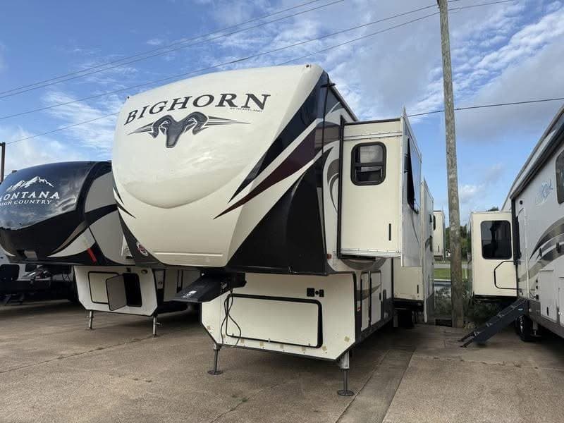 2019 Heartland Big Horn 3950FL