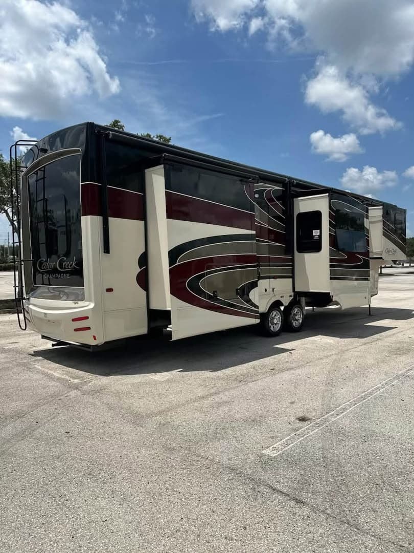 2020 Cedar Creek Champagne Edition 38EFK